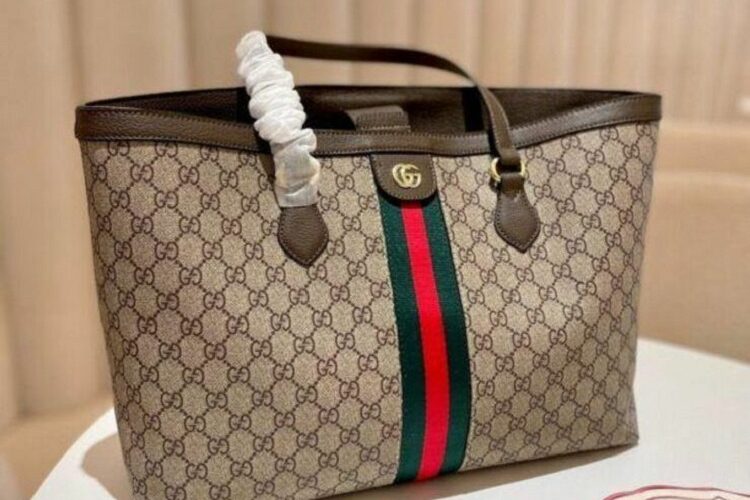 A Complete Comparison: Yves Saint Laurent Versus Gucci Bags for Work